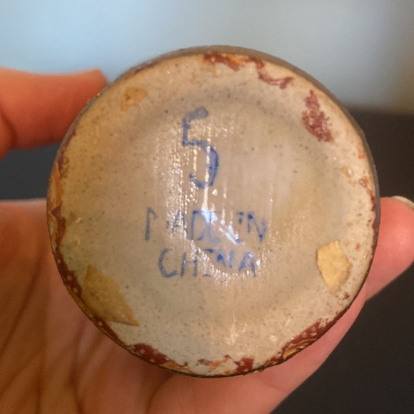 Vintage Miniature ceramic Chinese Vase urn oriental style hand painted. Gold. - Picture 7 of 12